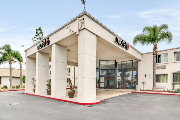 Motel 6 Carson